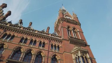 Güzel cephe St Pancras Uluslararası Tren istasyonuna Londra