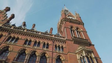 Güzel cephe St Pancras Uluslararası Tren istasyonuna Londra