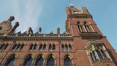 Güzel cephe St Pancras Uluslararası Tren istasyonuna Londra