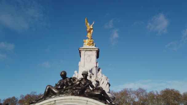 Victoria memorial fontein op Buckingham Palace, London — Stockvideo