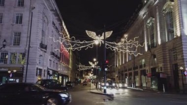 Harika Noel dekorasyonu Regent Street Londra gece - Londra, İngiltere - 16 Aralık 2018