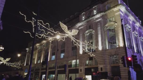 Prachtige Kerstdecoratie in Regent Street London door nacht - Londen, Engeland - December 16, 2018 — Stockvideo
