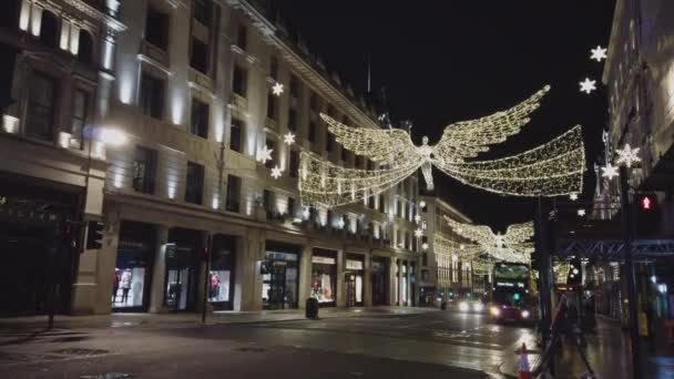 晚上在伦敦摄政街装饰美妙的圣诞装饰--英国伦敦--2018年12月16日 — 图库视频影像