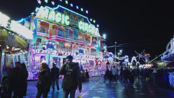 Enorme feira de Natal Winter Wonderland em Londres - LONDRES, ENGLÂNDIA - 16 DE DEZEMBRO DE 2018 — Vídeo de Stock