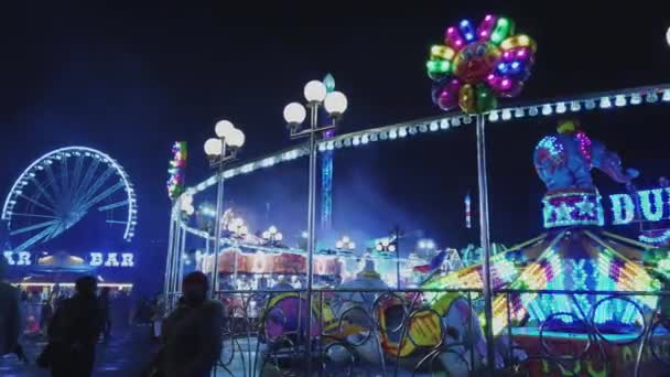 Riesiger winter wonderland christmas fair in london - london, england - dez 16, 2018 — Stockvideo