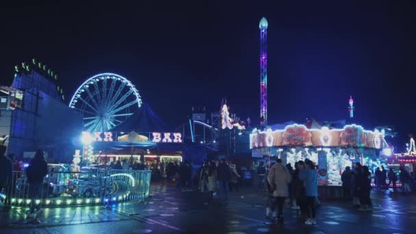 Riesiger winter wonderland christmas fair in london - london, england - dez 16, 2018 — Stockvideo