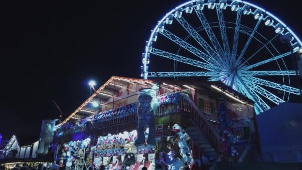 Roda gigante na feira Winter Wonderland em Londres - LONDRES, ENGLÂNDIA - 16 DE DEZEMBRO DE 2018 — Vídeo de Stock