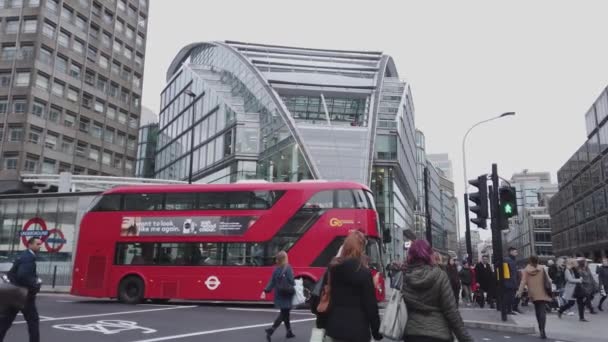 Modern Architecture office buildings and shopping center at Victoria train Station in London - LONDON, ENGLAND - DECEMBER 16, 2018 — Stock Video