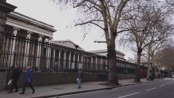 British Museum es un monumento popular y famoso en Londres - LONDRES, INGLATERRA - 16 DE DICIEMBRE DE 2018 — Vídeos de Stock