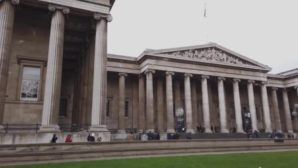 British Museum es un monumento popular y famoso en Londres - LONDRES, INGLATERRA - 16 DE DICIEMBRE DE 2018 — Vídeos de Stock