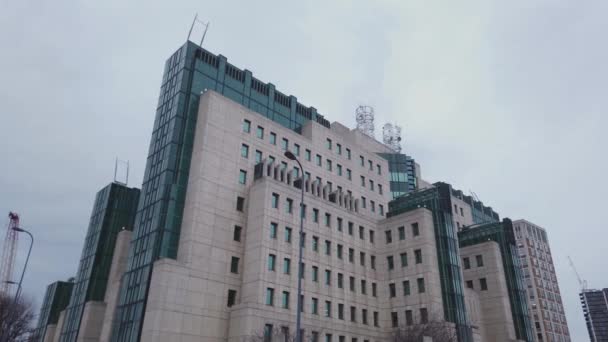 Mi 6 建物イギリスの秘密情報機関 - ロンドン、イギリス - の 2018 年 12 月 16 日 — ストック動画