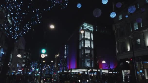 London Oxford Street kerst tijd door de nacht - Londen, Engeland - December 16, 2018 — Stockvideo