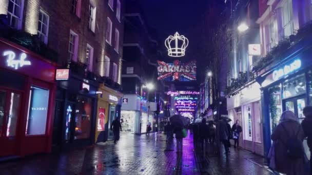 London Oxford Street en Navidad por la noche - LONDRES, INGLATERRA - 16 DE DICIEMBRE DE 2018 — Vídeos de Stock