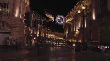 Güzel Street dekorasyon Noel zamanda Londra - Londra, İngiltere - 16 Aralık 2018