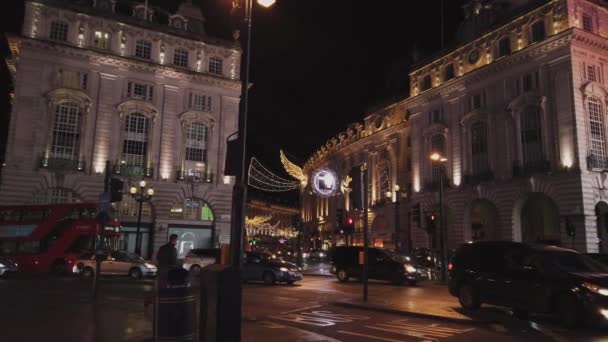 Regent Street London lenyűgöző dekoráció - London, Anglia - December 16, 2018 karácsonykor — Stock videók