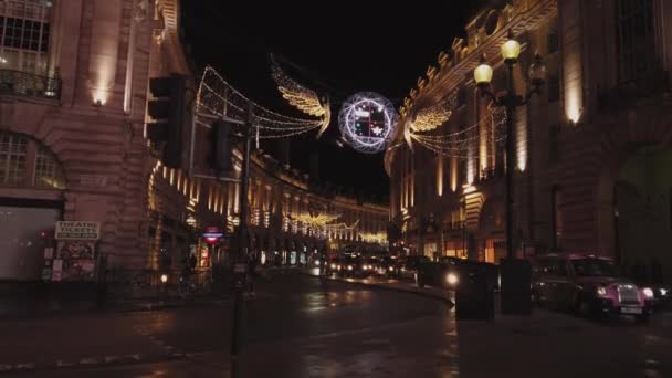 Belle décoration de rue à la période de Noël à Londres - LONDRES, ANGLETERRE - 16 DÉCEMBRE 2018 — Video