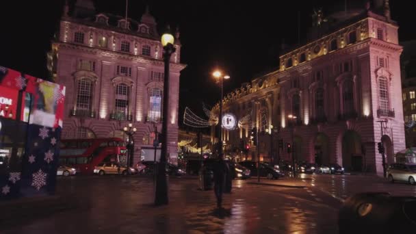 Regent Street Londres à Noël avec une décoration époustouflante - LONDRES, ANGLETERRE - 16 DÉCEMBRE 2018 — Video