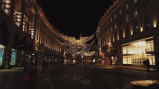 Regent Street London i juletid med fantastisk dekoration - London, England - 16 December 2018 — Stockvideo