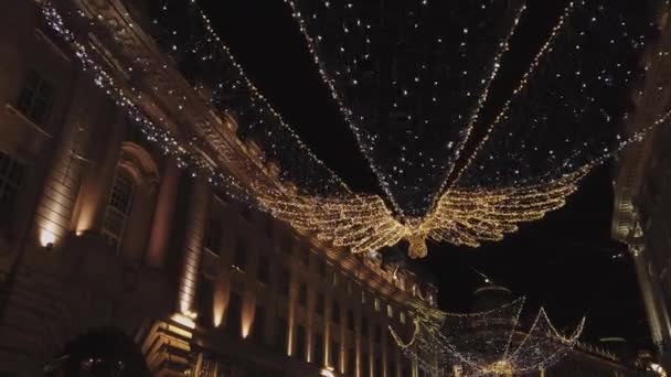 Regent Street London at Christmas time with stunning decoration - LONDON, ENGLAND - DECEMBER 16, 2018 — Stock Video