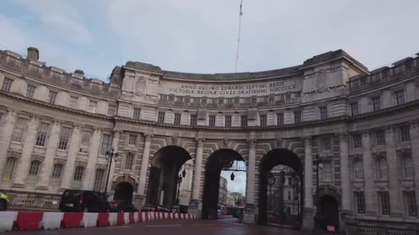 Адміралтейство арку в Лондон - Лондон, Англія - 16 грудня 2018 — стокове відео
