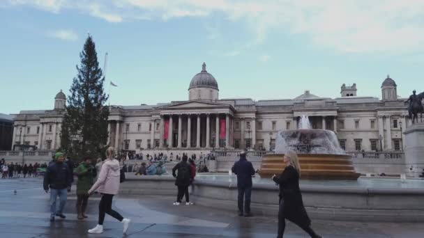 Trafalgar Square em Londres steadicam shot - LONDRES, ENGLÂNDIA - 16 DE DEZEMBRO DE 2018 — Vídeo de Stock