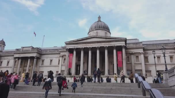 Trafalgar Square en Londres steadicam shot - LONDRES, INGLATERRA - 16 DE DICIEMBRE DE 2018 — Vídeos de Stock