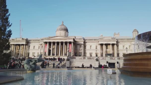 Trafalgar Square en Londres steadicam shot - LONDRES, INGLATERRA - 16 DE DICIEMBRE DE 2018 — Vídeos de Stock