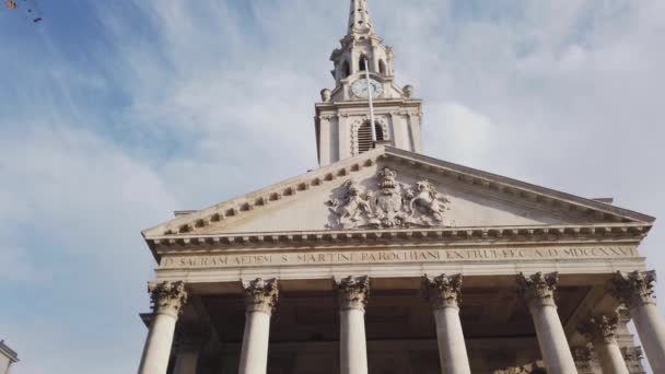 Iglesia de San Martín en los Campos en Londres - LONDRES, INGLATERRA - 16 DE DICIEMBRE DE 2018 — Vídeo de stock