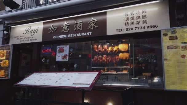 Restaurante chino en el barrio chino de Londres - LONDRES, INGLATERRA - 16 DE DICIEMBRE DE 2018 — Vídeo de stock