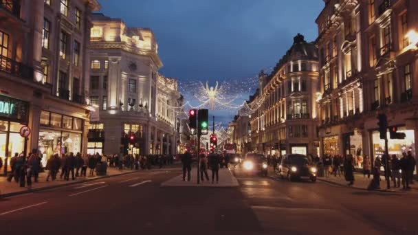 クリスマスの時にロンドンはストリート装飾 - ロンドン、イギリス - 素晴らしい場所 2018 年 12 月 16 日です。 — ストック動画