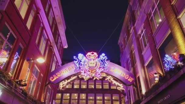 Bohemian Rhapsody met Kerstmis op Carnaby Street Londen - Londen, Engeland - December 16, 2018 — Stockvideo