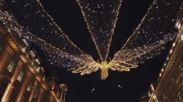 Kerstmis in Londen Regent Street met zijn prachtige engelen van het licht - Londen, Engeland - December 16, 2018 — Stockvideo