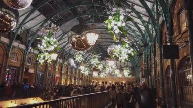 Güzel Noel dekorasyonu 16 Aralık 2018 - Londra, İngiltere - Londra'da Covent Garden
