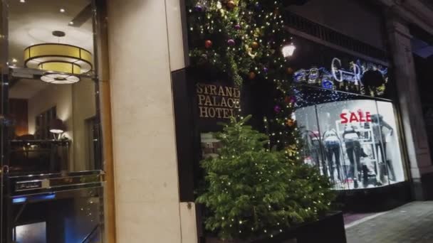 Strand Palace Hotel en Londres - LONDRES, INGLATERRA - 16 DE DICIEMBRE DE 2018 — Vídeos de Stock