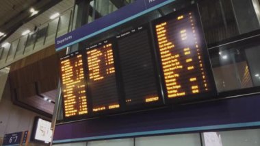 London Bridge İstasyonu akşam - Londra, İngiltere - 16 Aralık 2018