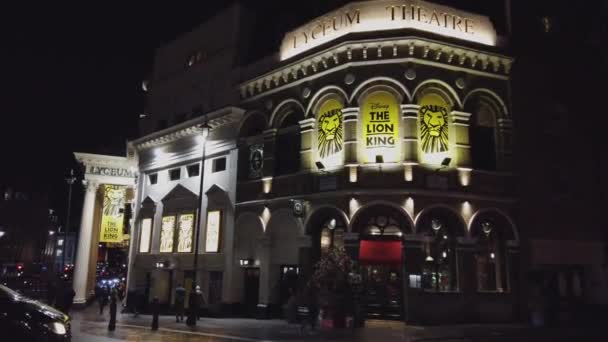 Lví král muzikál v Lyceum Theatre v Londýně - Londýn, Anglie - 16 prosince 2018 — Stock video