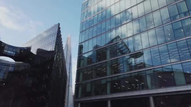 Arquitectura moderna y edificios de oficinas en Londres - LONDRES, INGLATERRA - 16 DE DICIEMBRE DE 2018 — Vídeo de stock