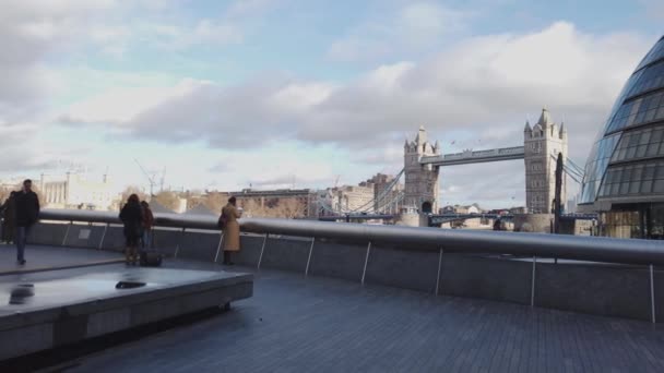 多くのロンドンのリバーサイド地区 - ロンドン、イギリス - 2018 年 12 月 16 日 — ストック動画