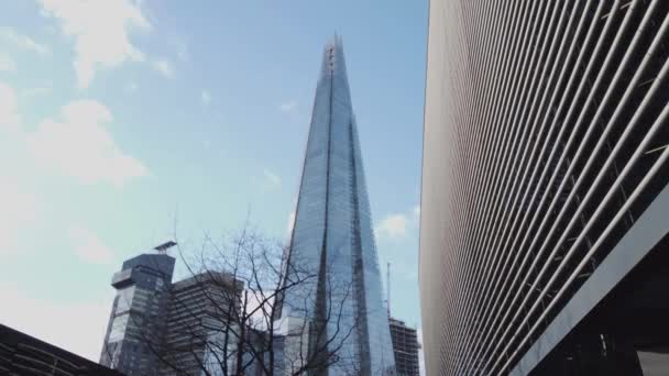 Famous Shard věž v Londýně nejvyšší budova v Evropě - Londýn, Anglie - 16 prosince 2018 — Stock video