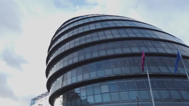 Famous Londen City Hall gebouw - Londen, Engeland - December 16, 2018 — Stockvideo