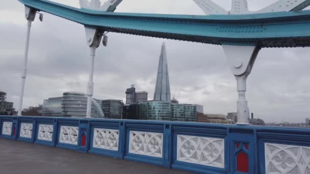 Vista desde Tower Bridge London hasta Shard Tower - LONDRES, INGLATERRA - 16 DE DICIEMBRE DE 2018 — Vídeos de Stock