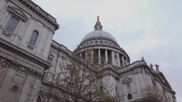 Berühmte st pauls kathedrale in der stadt london - london, england - dez 16, 2018 — Stockvideo