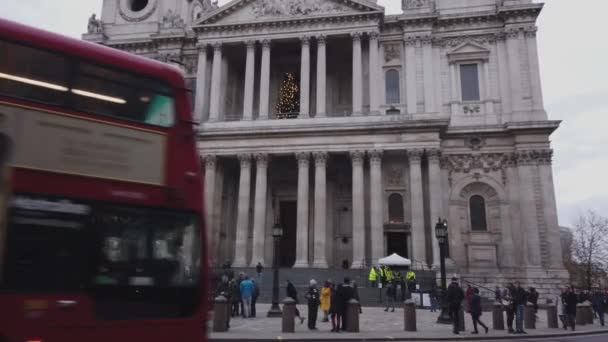 St Pauls Cathedral v Londýně - Londýn, Anglie - 16 prosince 2018 — Stock video