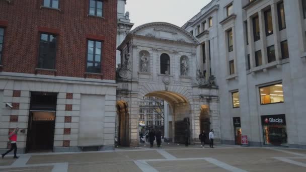 Londra'daki St Pauls - Londra, İngiltere - 16 Aralık 2018 Paternoster Meydanı — Stok video