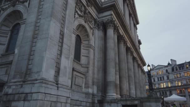 St Pauls London la famosa Catedral de la ciudad - LONDRES, INGLATERRA - 16 DE DICIEMBRE DE 2018 — Vídeo de stock