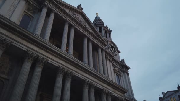 伦敦圣保罗著名的大教堂--英国伦敦--2018年12月16日 — 图库视频影像