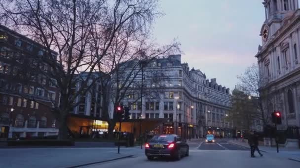 Pohled do ulic v londýnské City večer - Londýn, Anglie - 16 prosince 2018 — Stock video