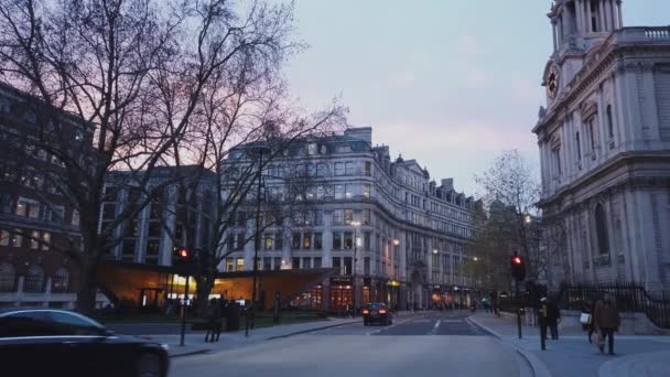 Utcára néző-ban a City of London - London, Anglia - esti órákban, 2018. December 16. — Stock videók