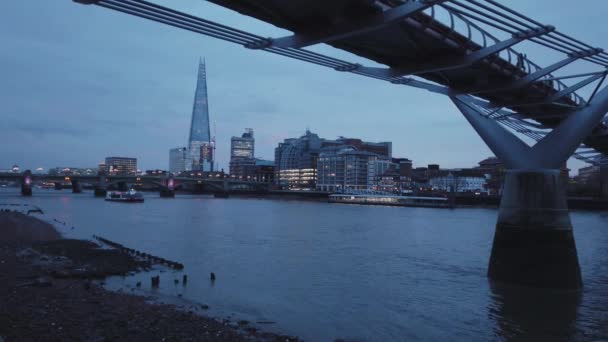 Skyline of London Southwark with Shard Tower - LONDON, ENGLAND - DECEMBER 16, 2018 — Stock Video