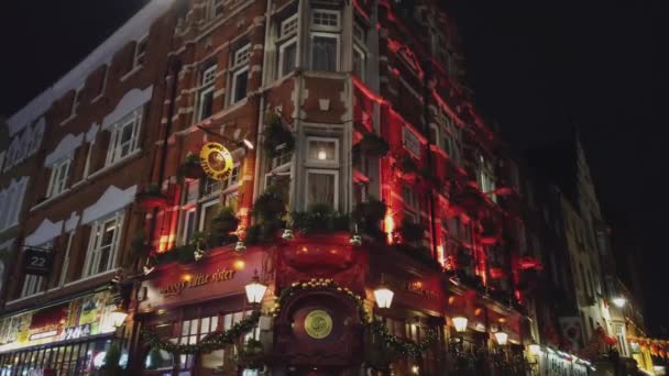 Waxys pub irmã mais nova em Londres - LONDRES, ENGLÂNDIA - DEZEMBRO 16, 2018 — Vídeo de Stock